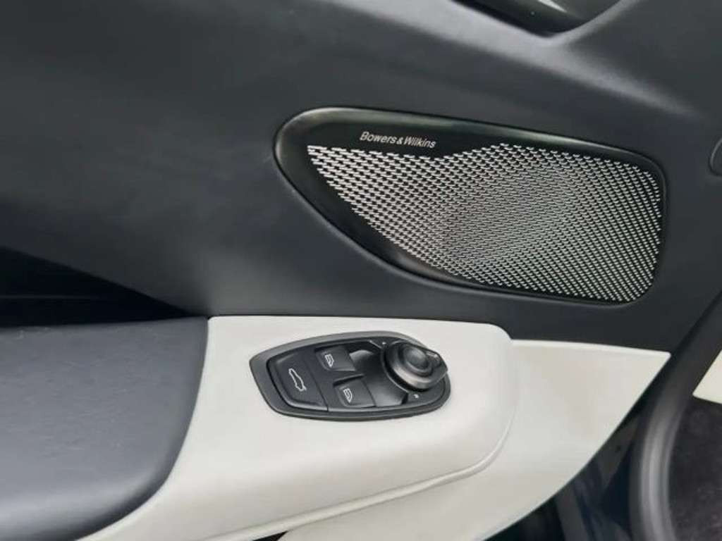 Aston Martin Vantage