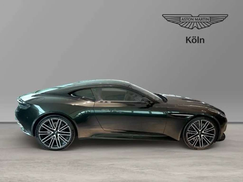 Aston Martin DB12