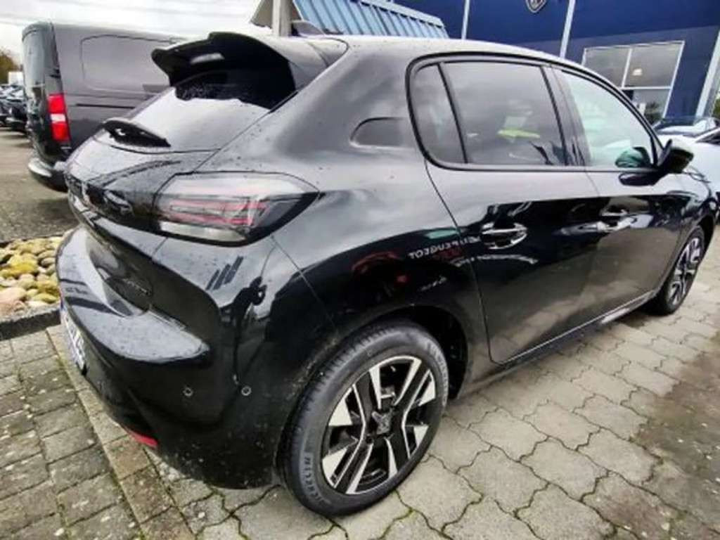 Peugeot e-208