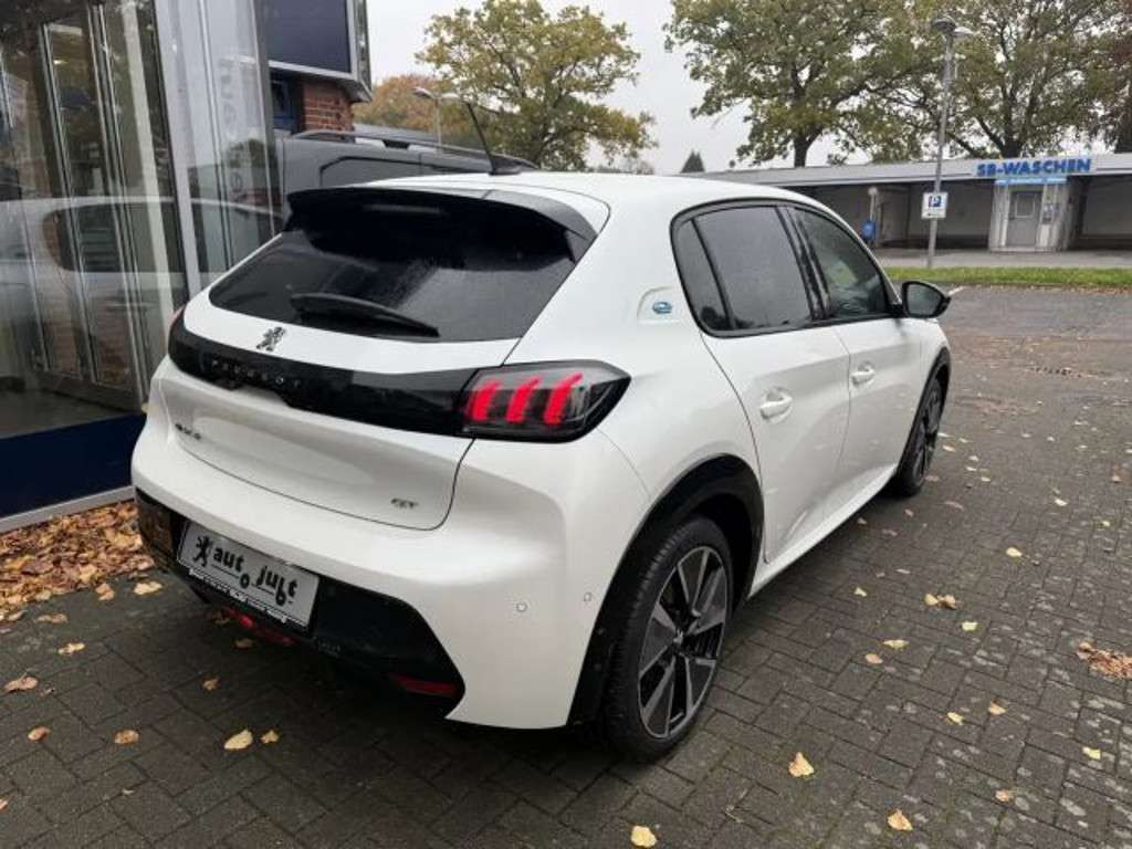 Peugeot e-208
