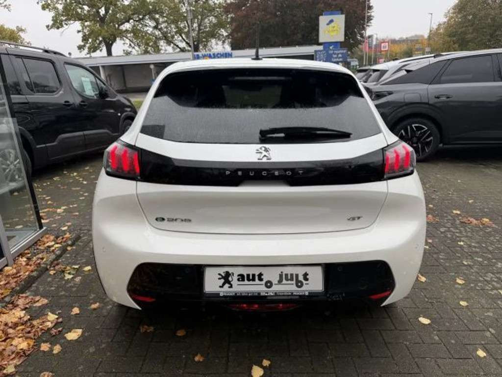 Peugeot e-208