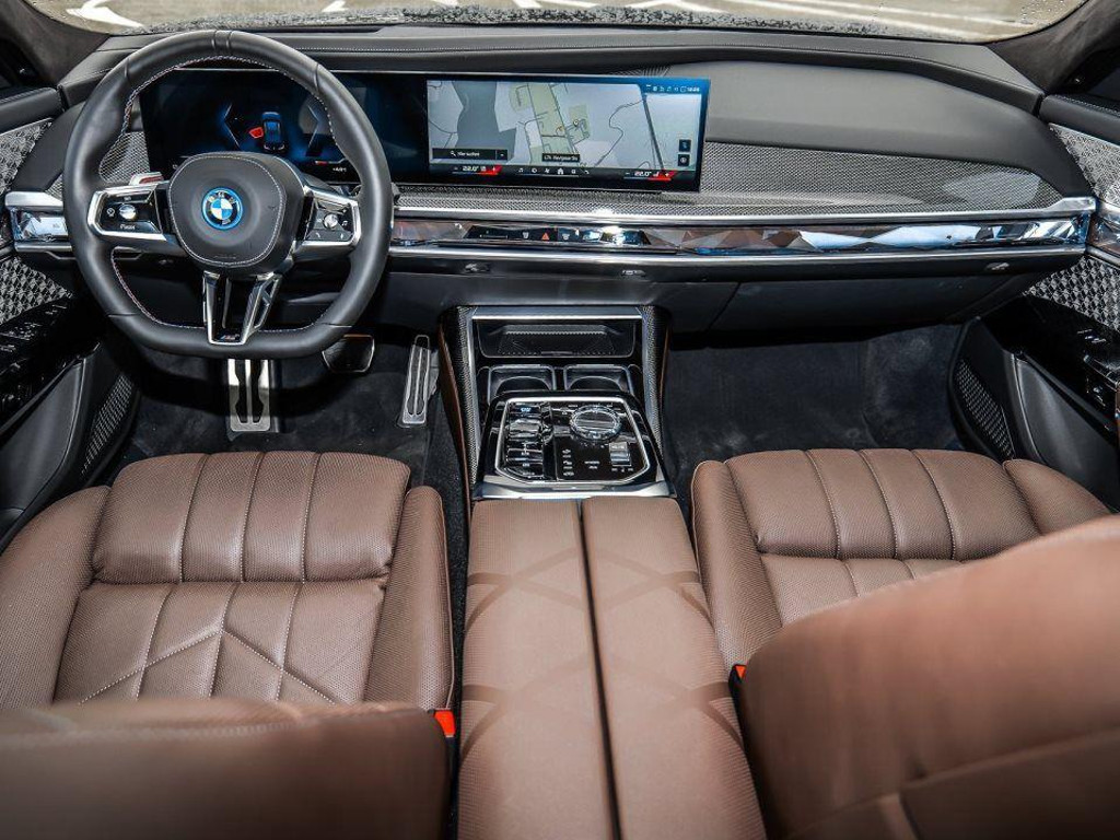 BMW i7