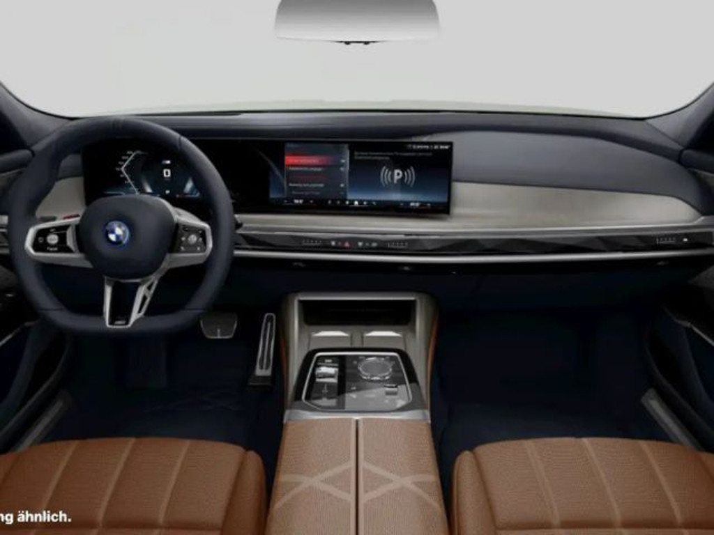 BMW i7