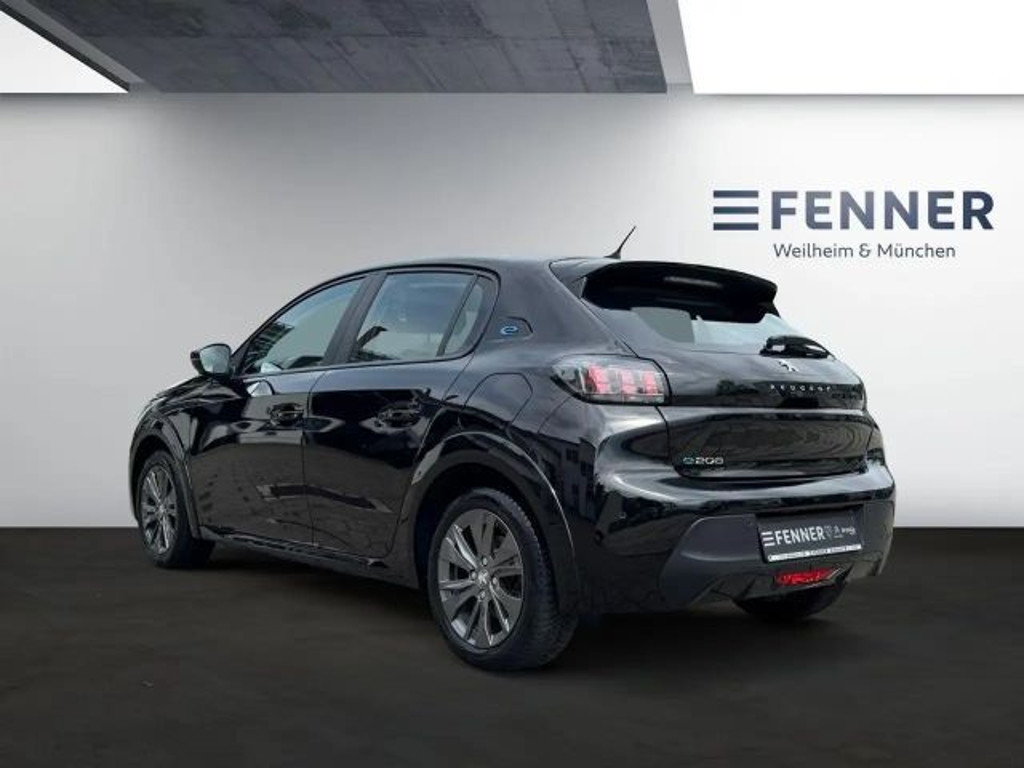 Peugeot e-208