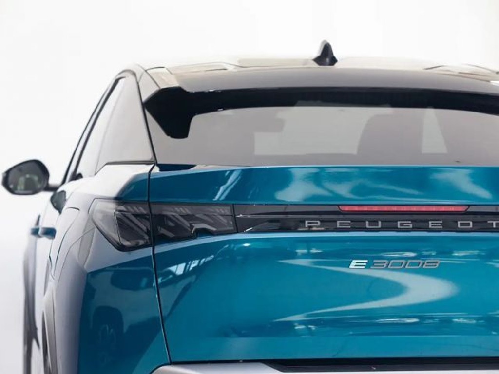 Peugeot E-3008