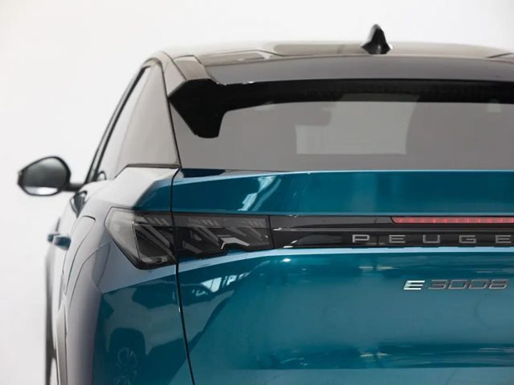 Peugeot E-3008