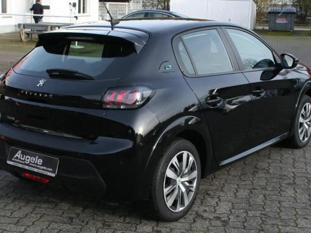 Peugeot e-208