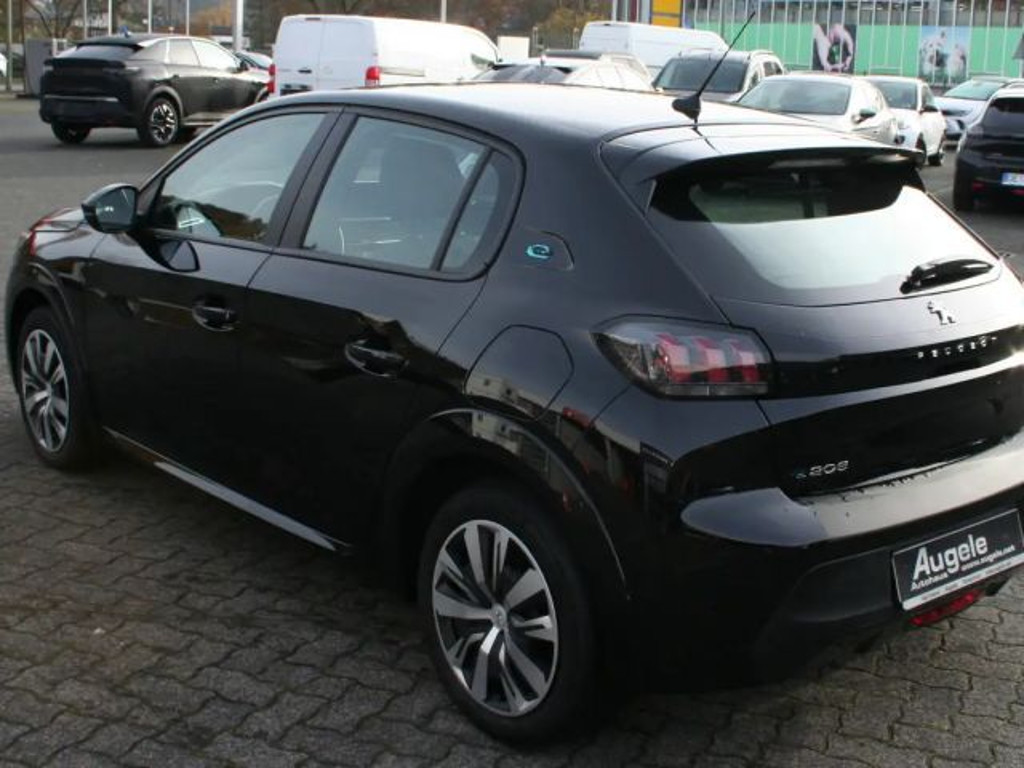Peugeot e-208