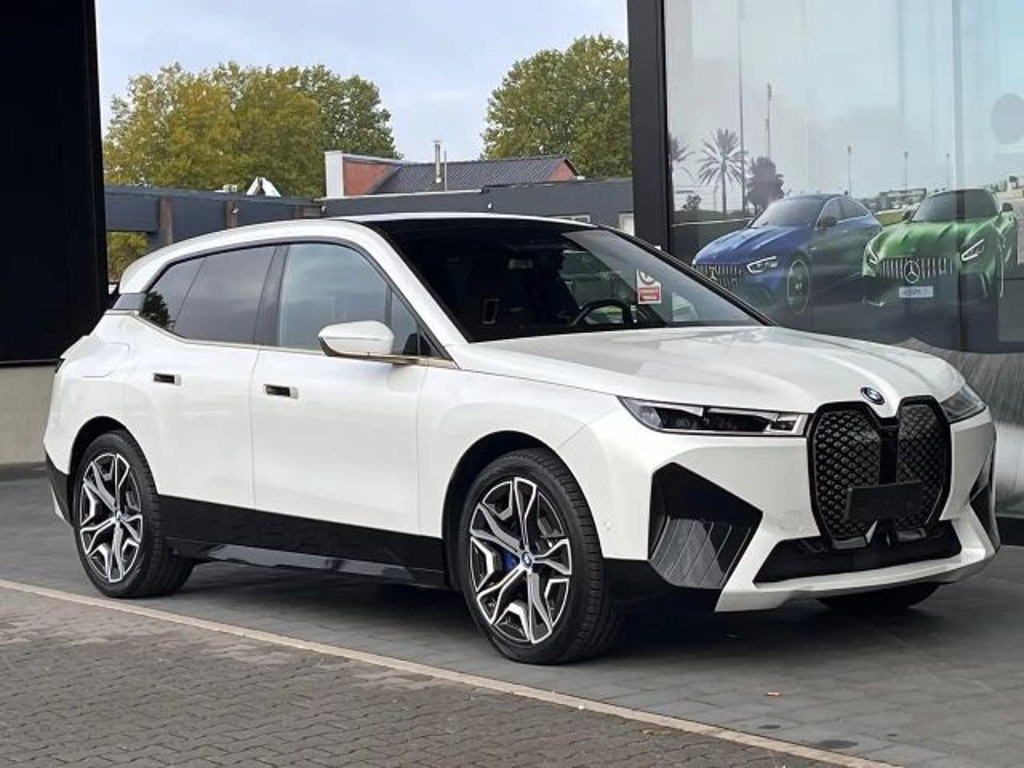 BMW iX