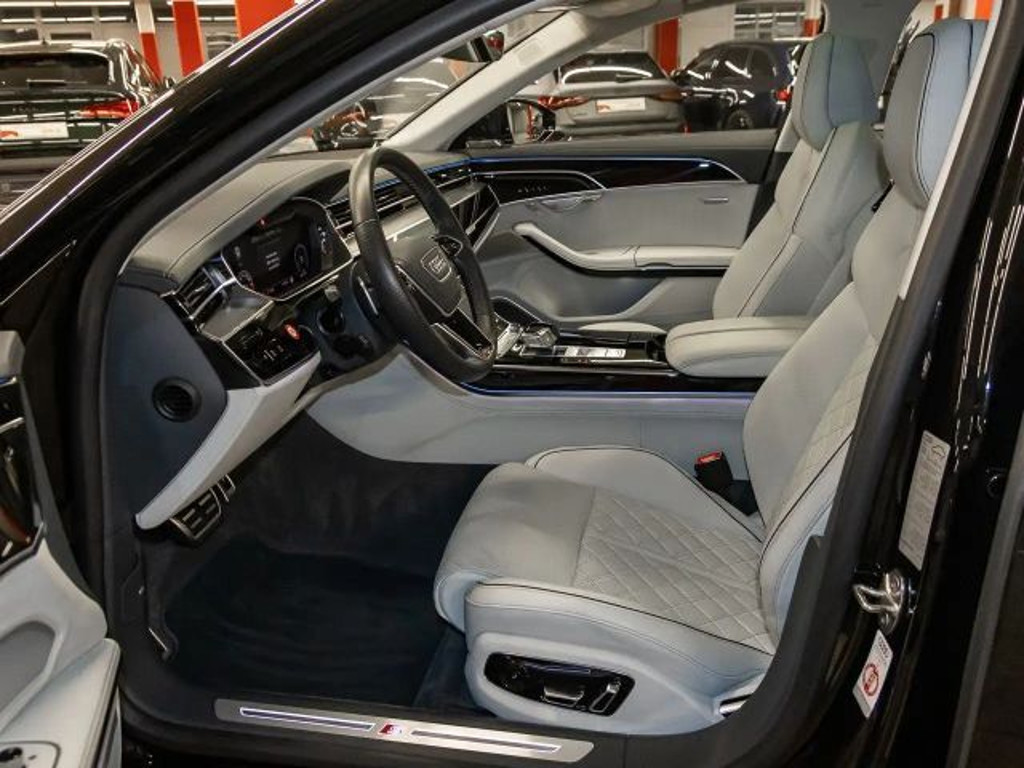 Audi S8