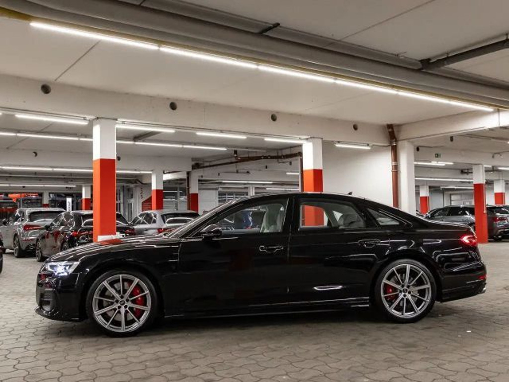 Audi S8