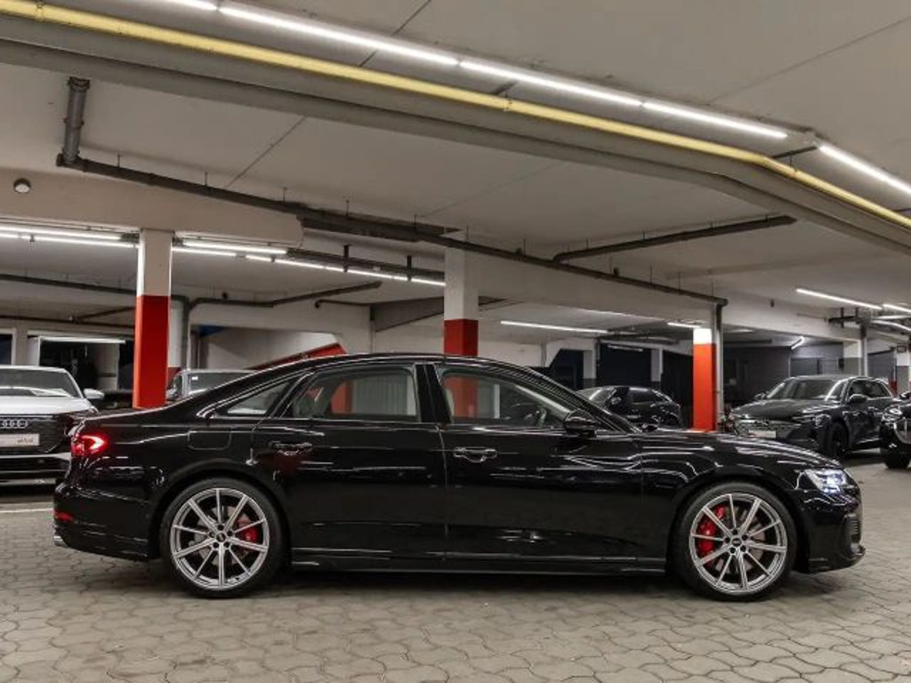 Audi S8