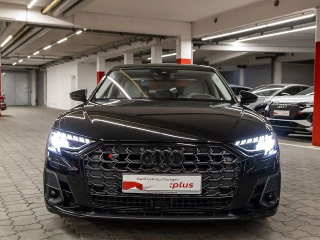 Audi S8
