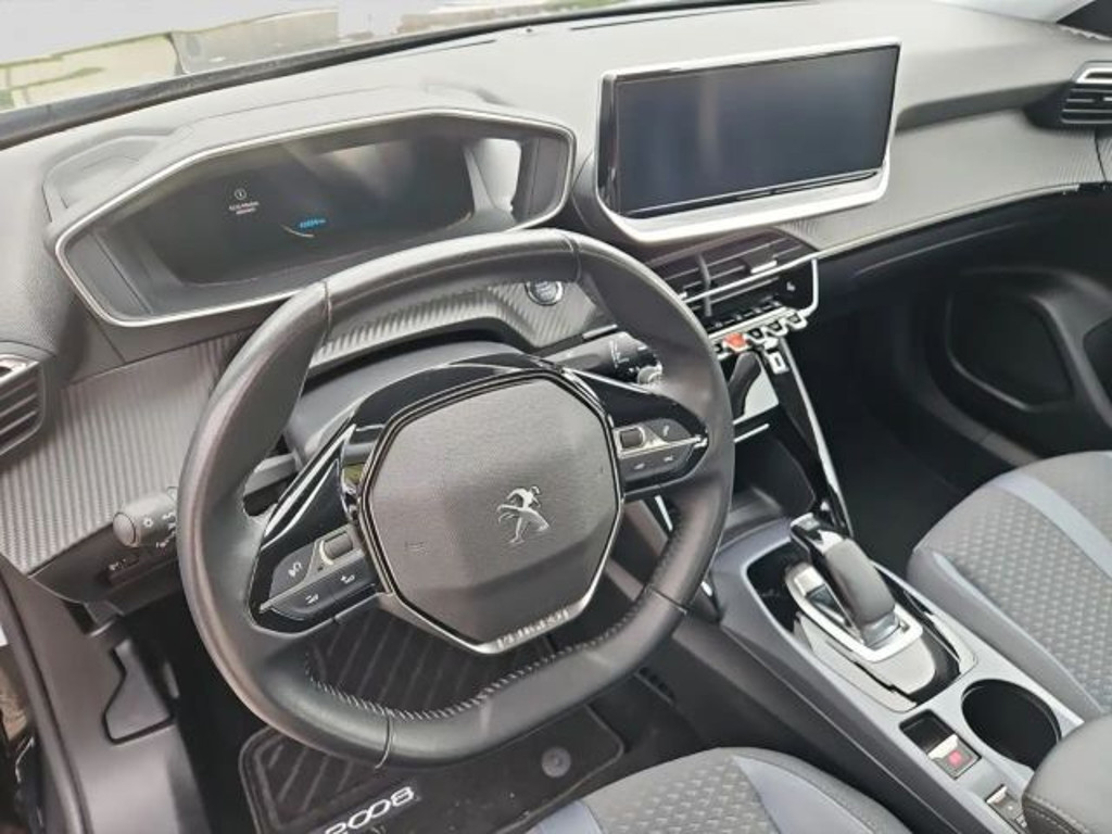 Peugeot e-2008