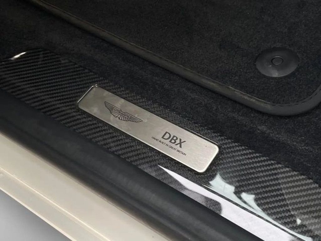Aston Martin DBX