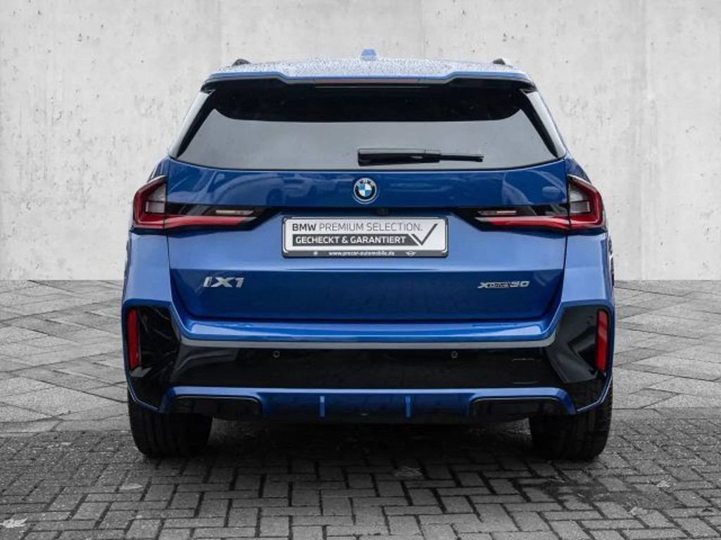 BMW iX1
