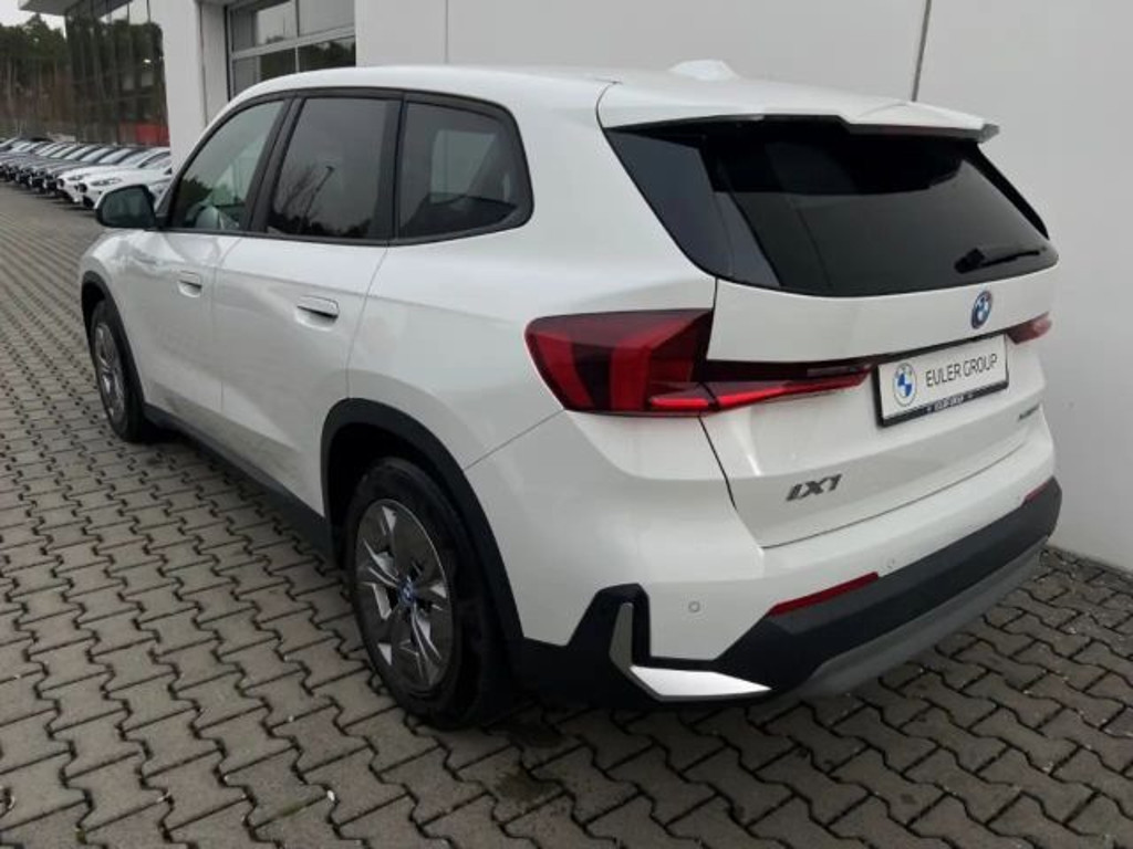 BMW iX1