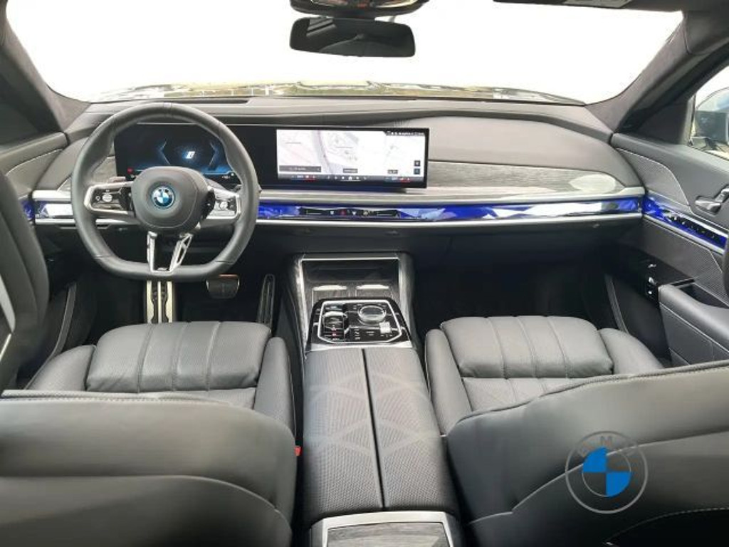 BMW i7