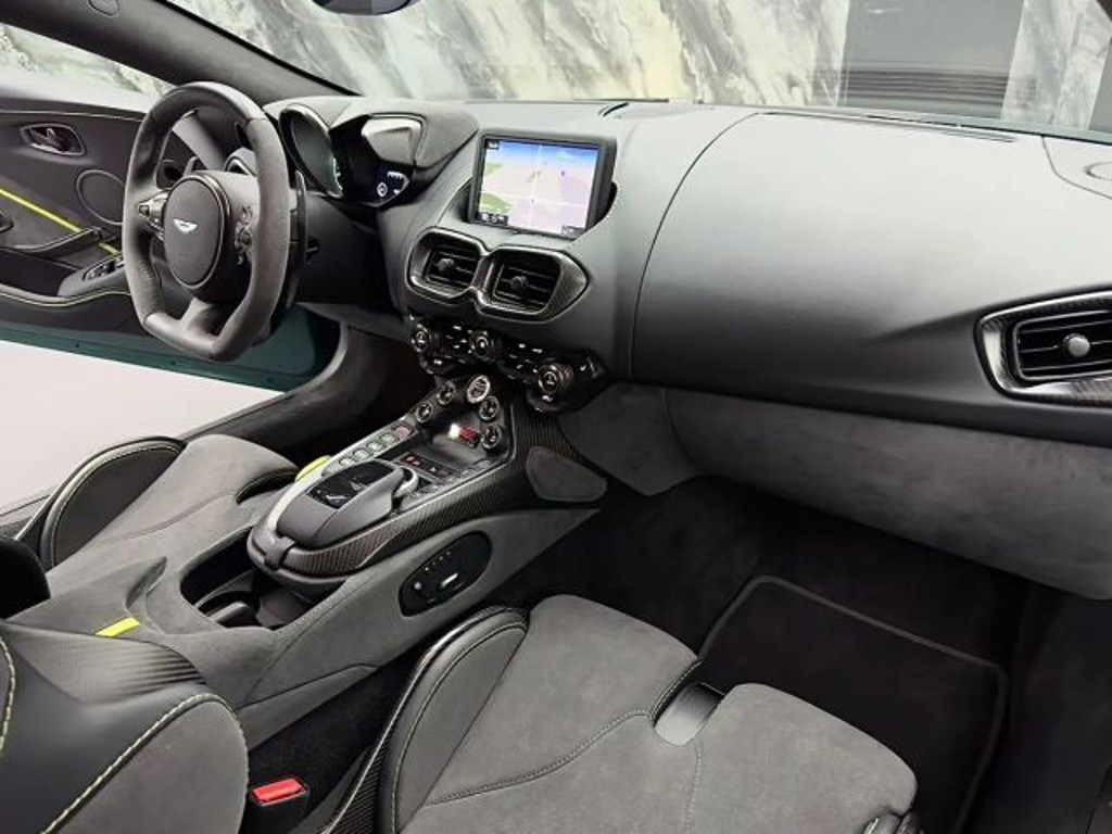 Aston Martin Vantage