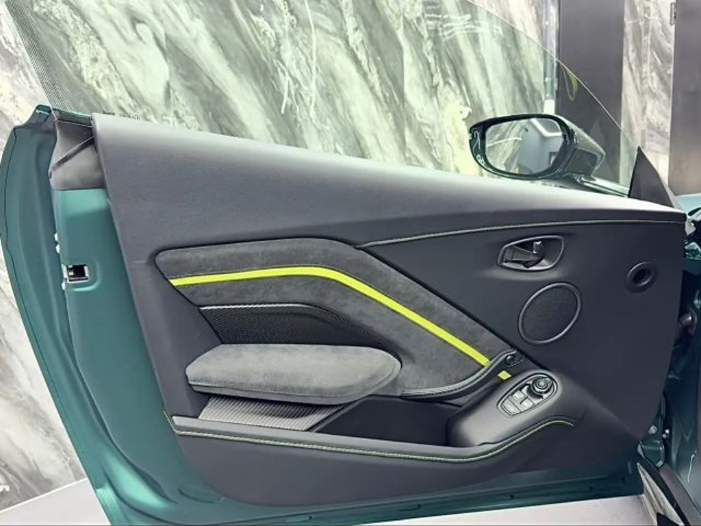 Aston Martin Vantage