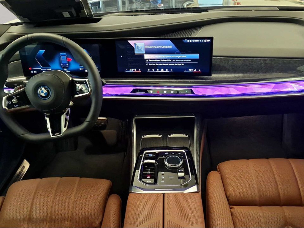 BMW i7