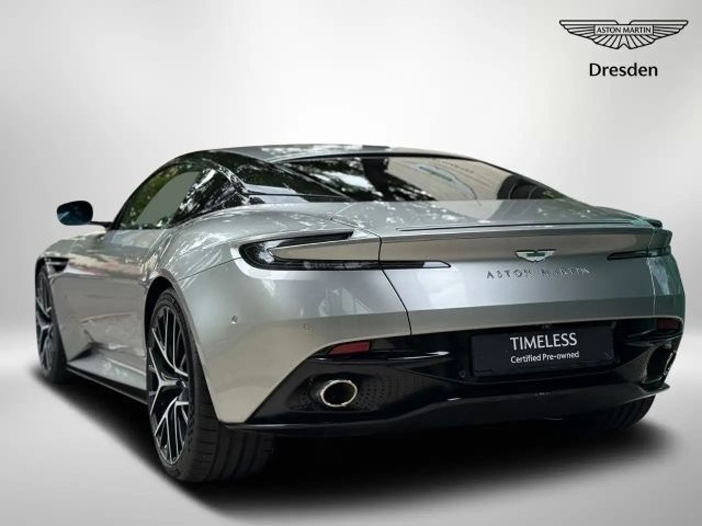 Aston Martin DB12