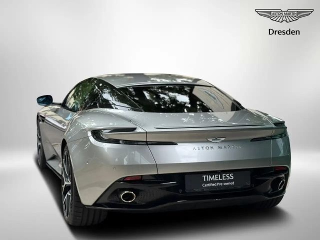 Aston Martin DB12