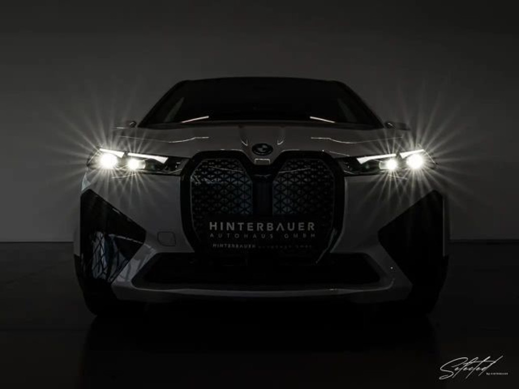 BMW iX