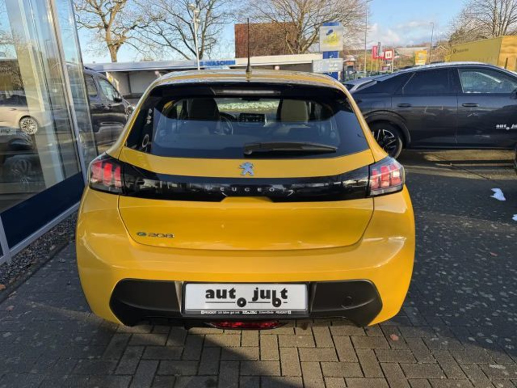 Peugeot e-208