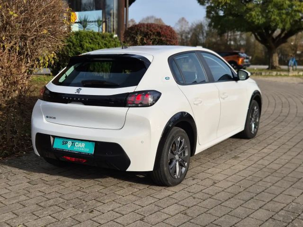 Peugeot e-208