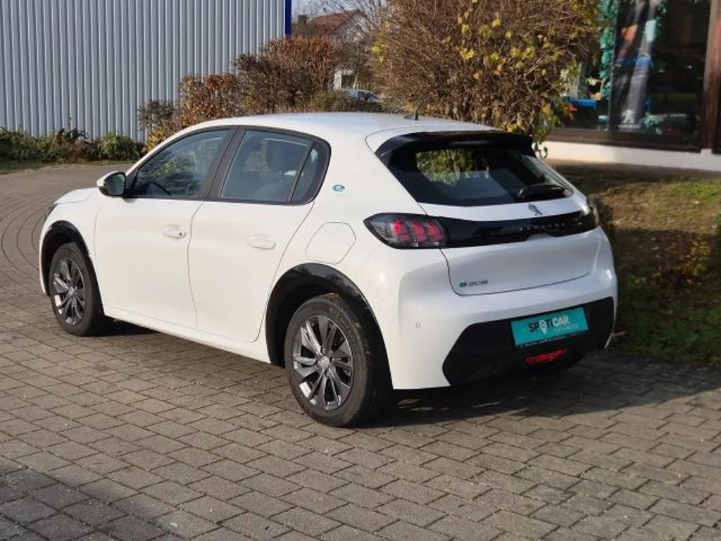 Peugeot e-208