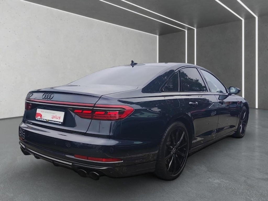 Audi S8