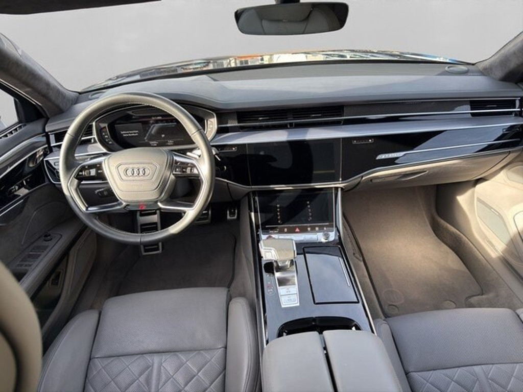 Audi S8