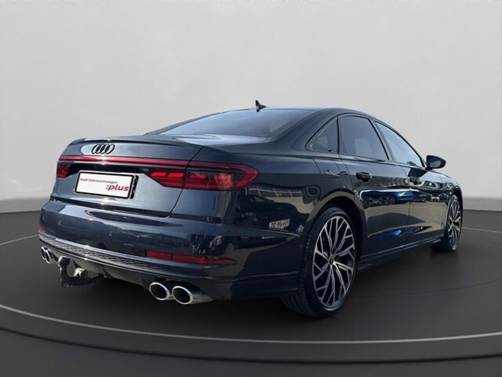 Audi S8