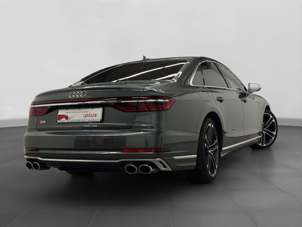 Audi S8