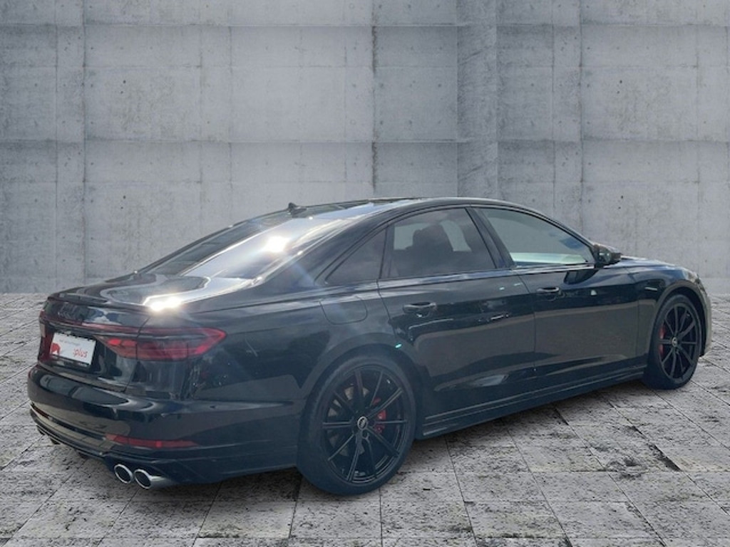 Audi S8