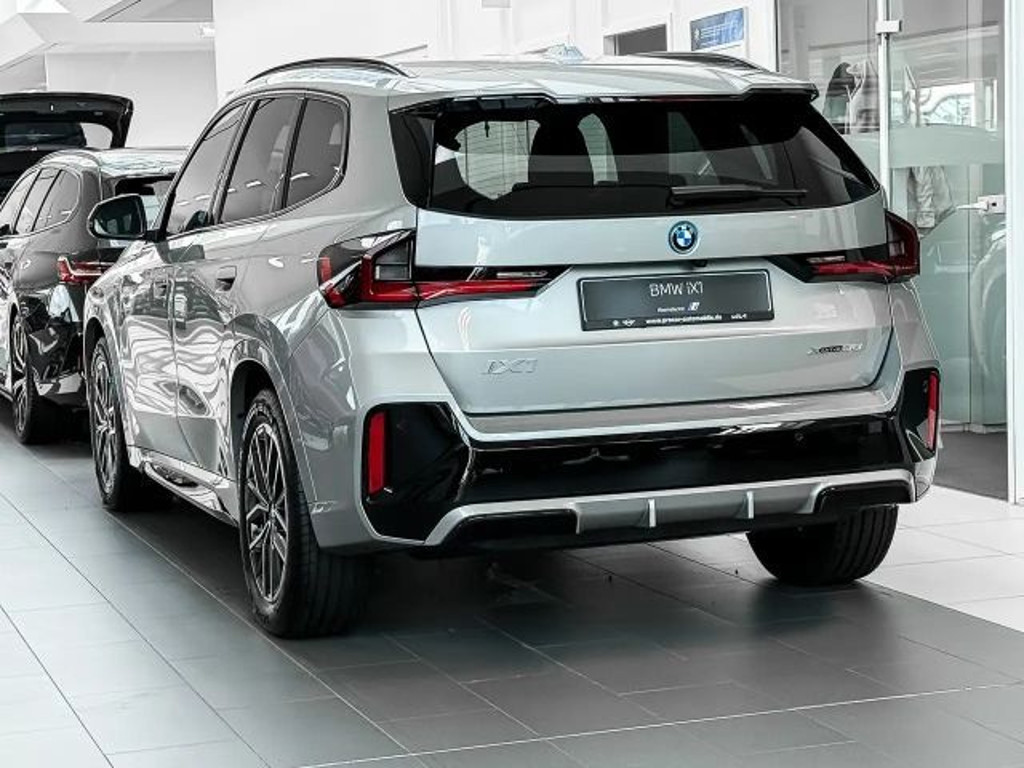 BMW iX1