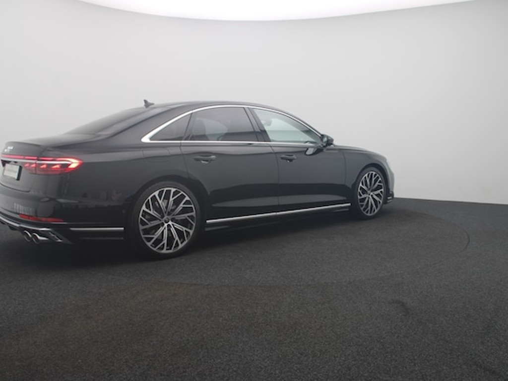 Audi S8
