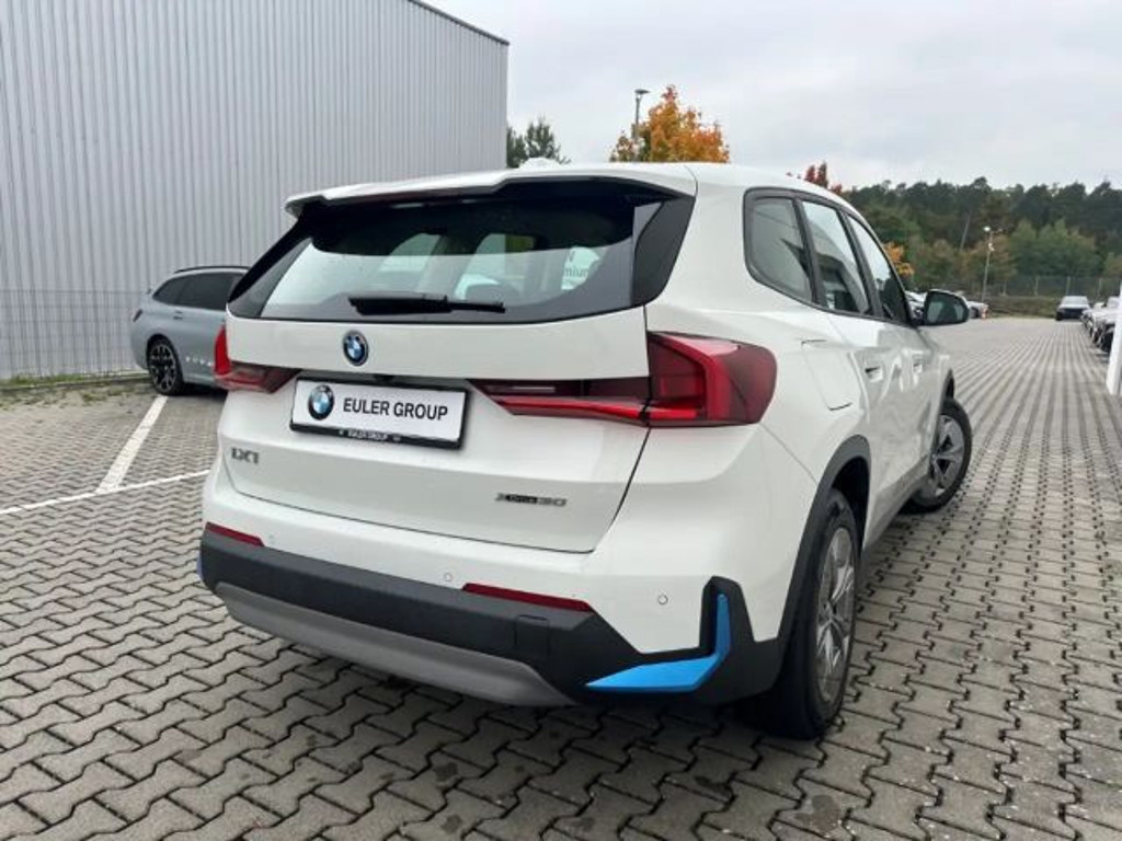 BMW iX1