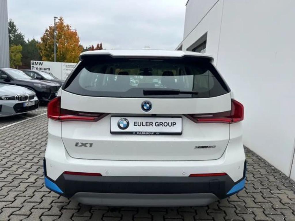 BMW iX1