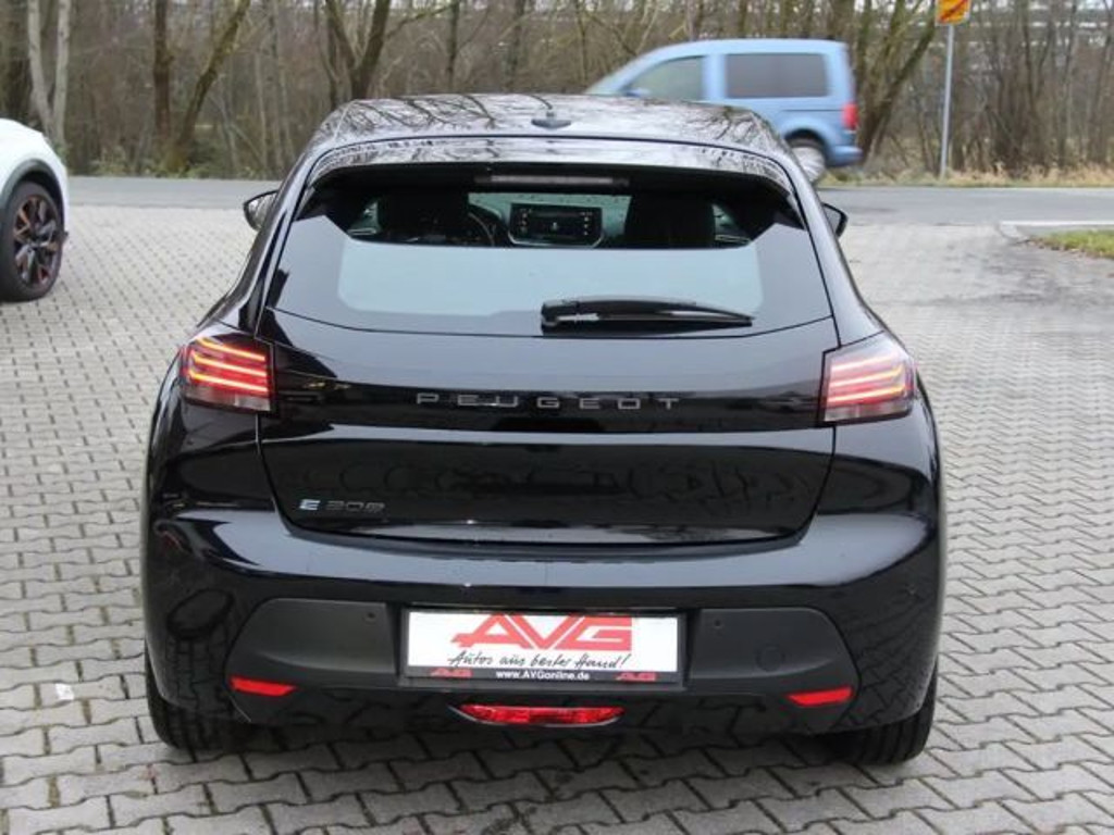Peugeot e-208