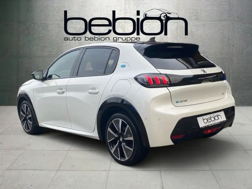 Peugeot e-208