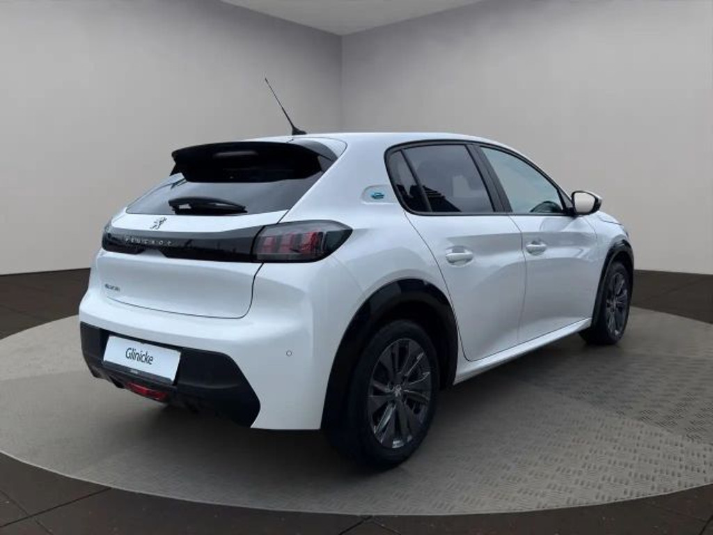 Peugeot e-208
