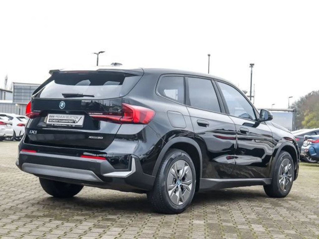 BMW iX1