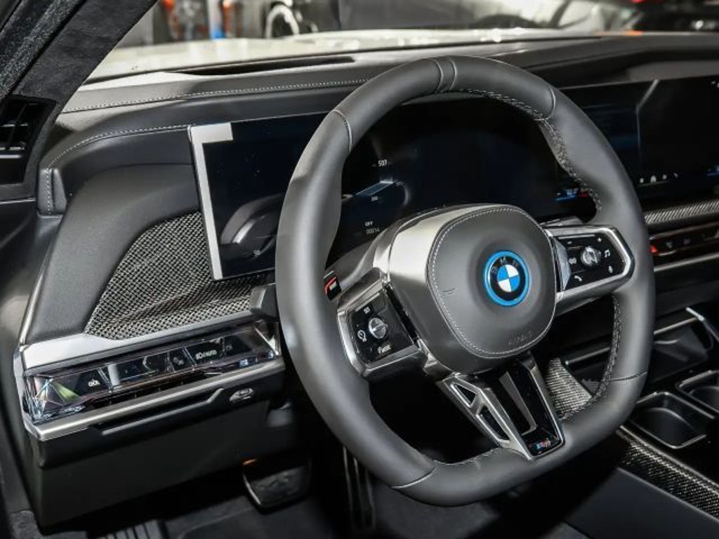 BMW i7