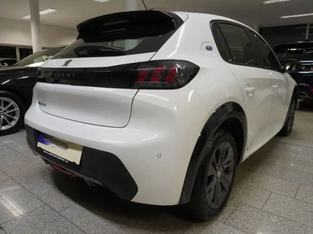 Peugeot e-208