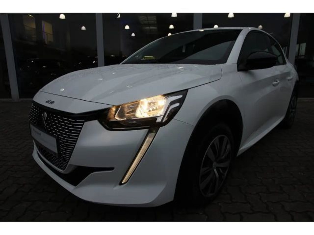 Peugeot e-208