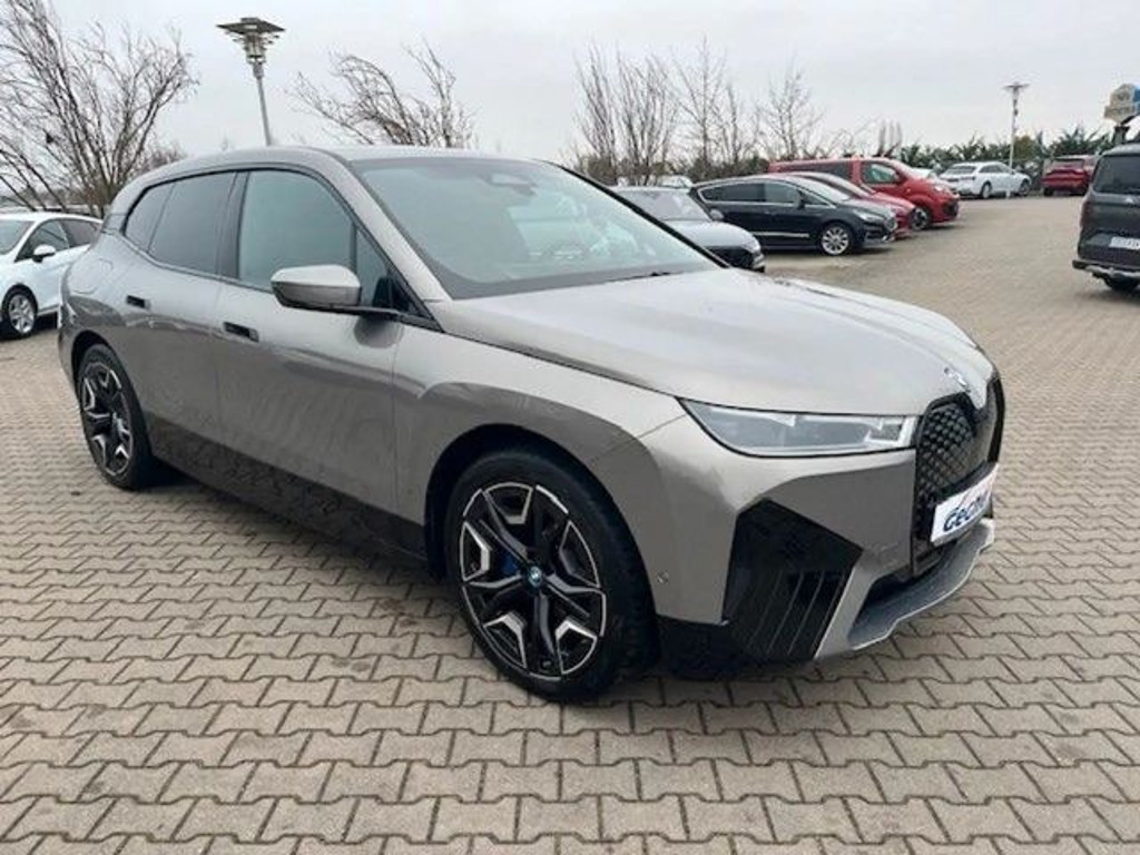 BMW iX