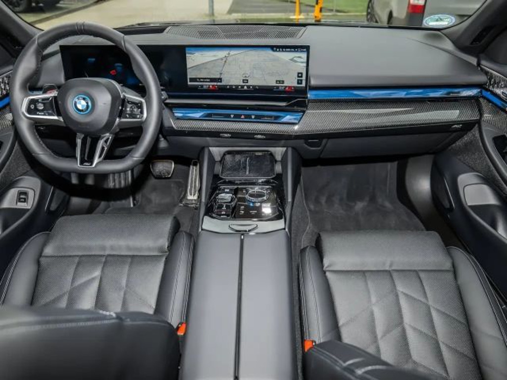 BMW i5