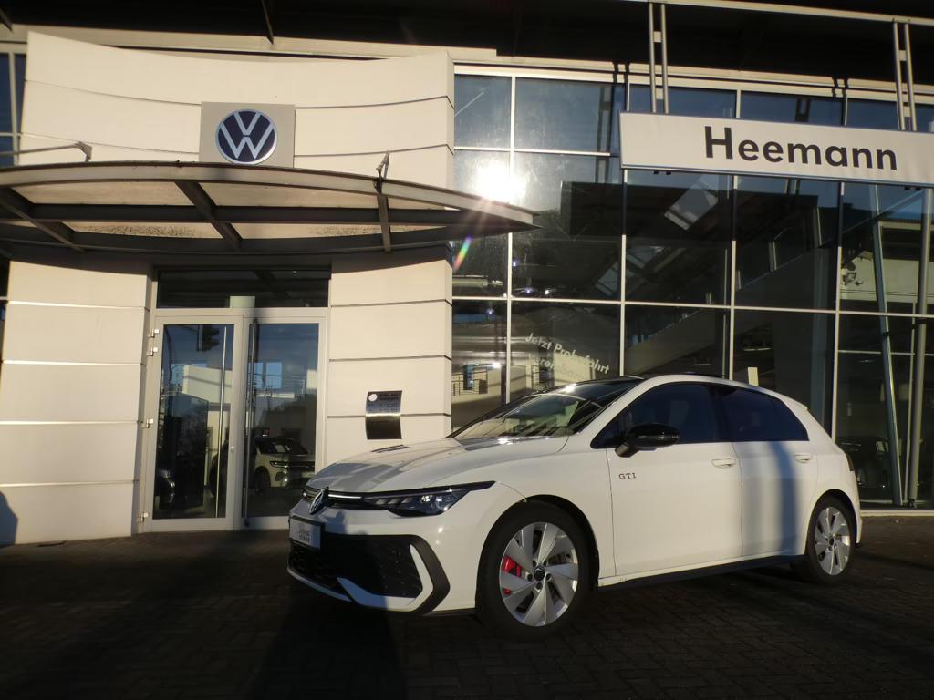 Volkswagen Golf 2024 Benzine